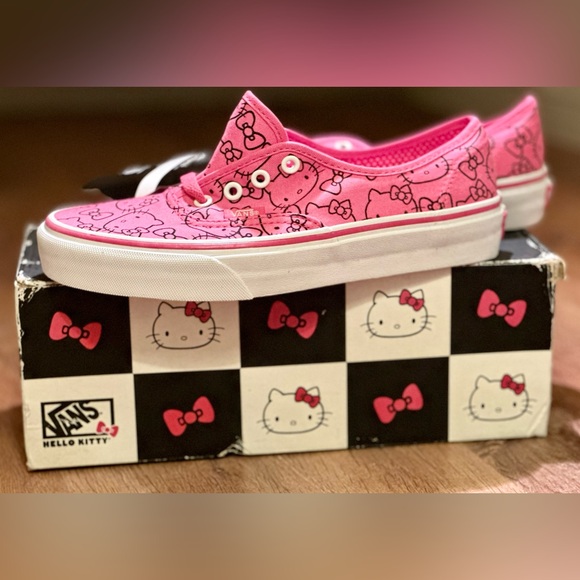 RARE HelloKITTY Vans X/SanrioCollab M/6 W/7.5 EU 38 - Picture 7 of 13